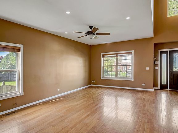 2nd image of 2071 Norwich Dr