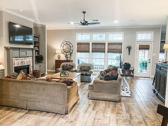Spacious Family Room