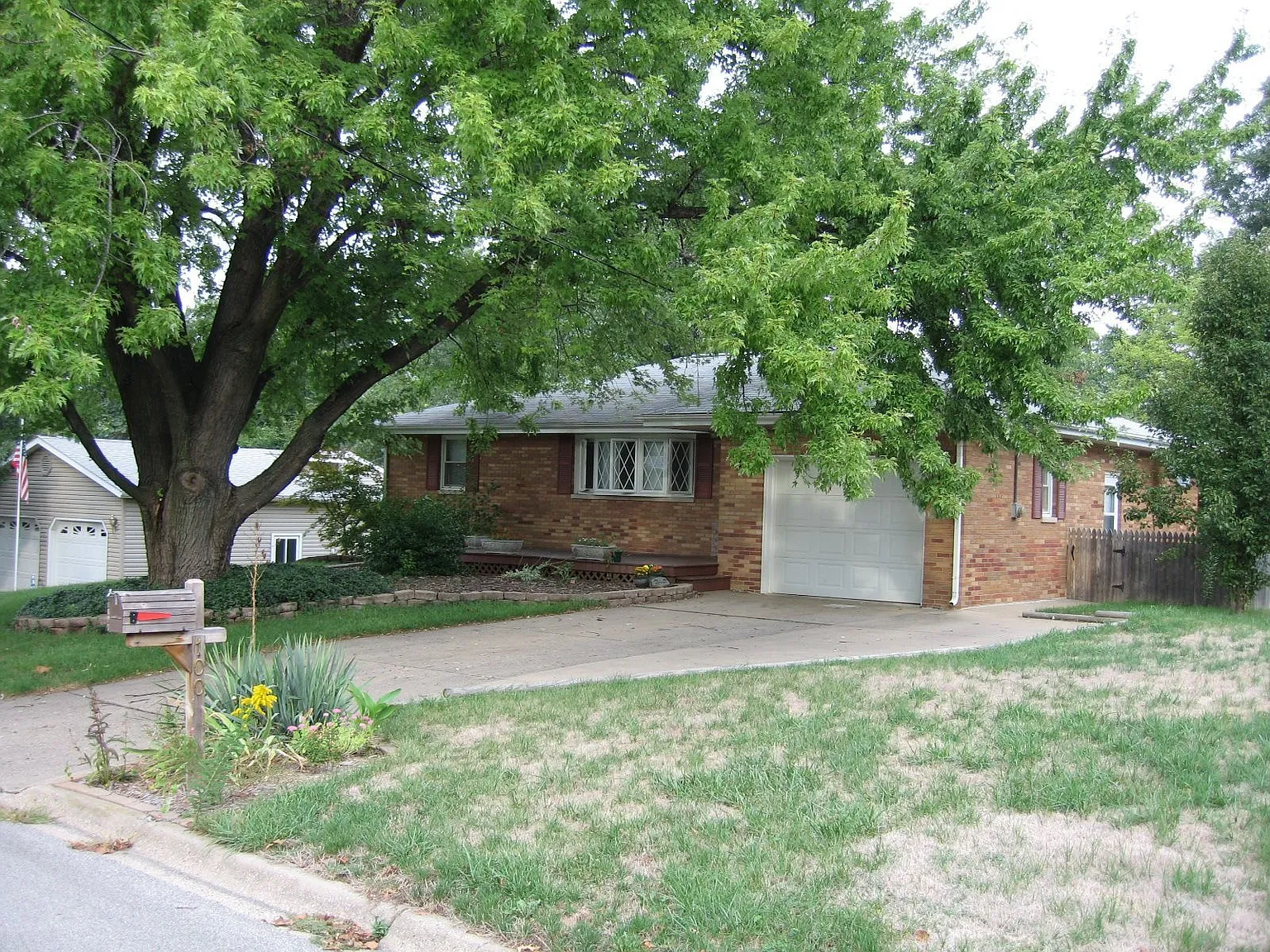 100 Brentwood Ct photo 1