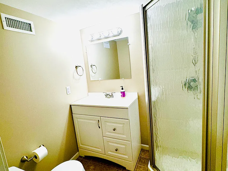 1027 E Elmhurst Ave — Photo 13