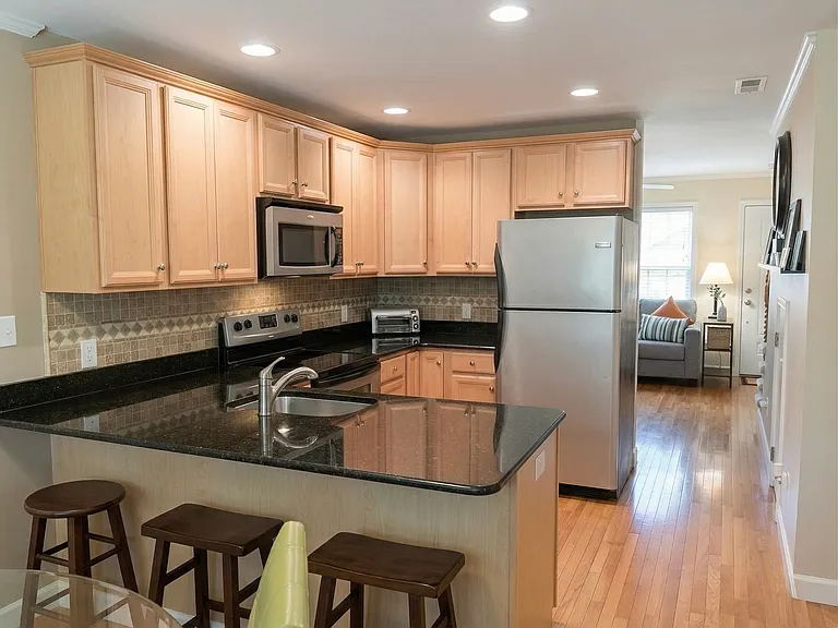 200 Clover Ct — Photo 6