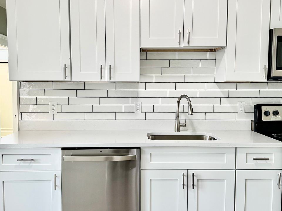 1st image of 18 Lakewood St APT 3L