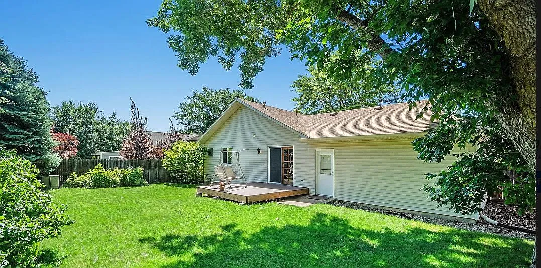 1727 Hoffman Dr — Photo 2