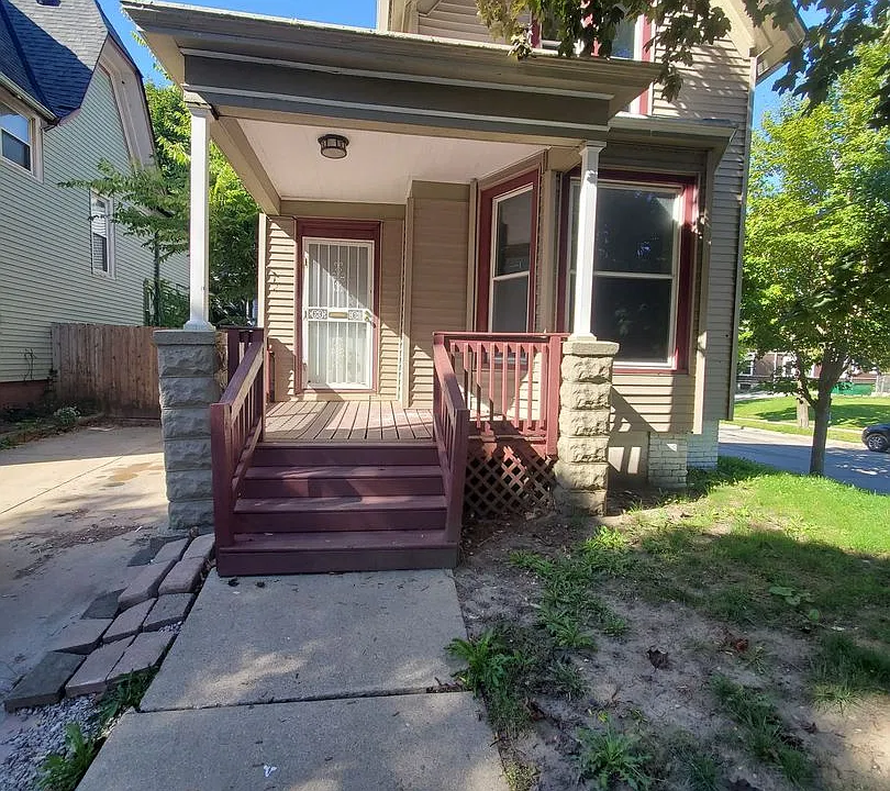 855 N 24th St
