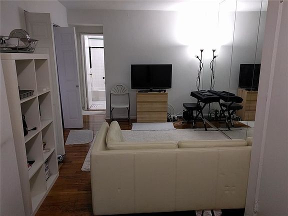 4th image of 1420 York Ave APT 3J