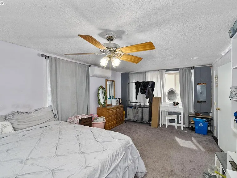 499 SW 5th Ave — Photo 16