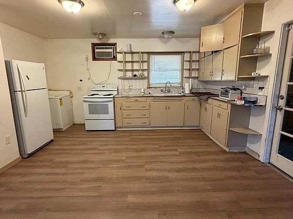 4th image of 3995 Mullen Avenue