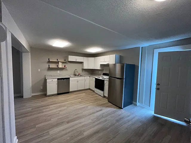 1177 Shurling Dr — Photo 4