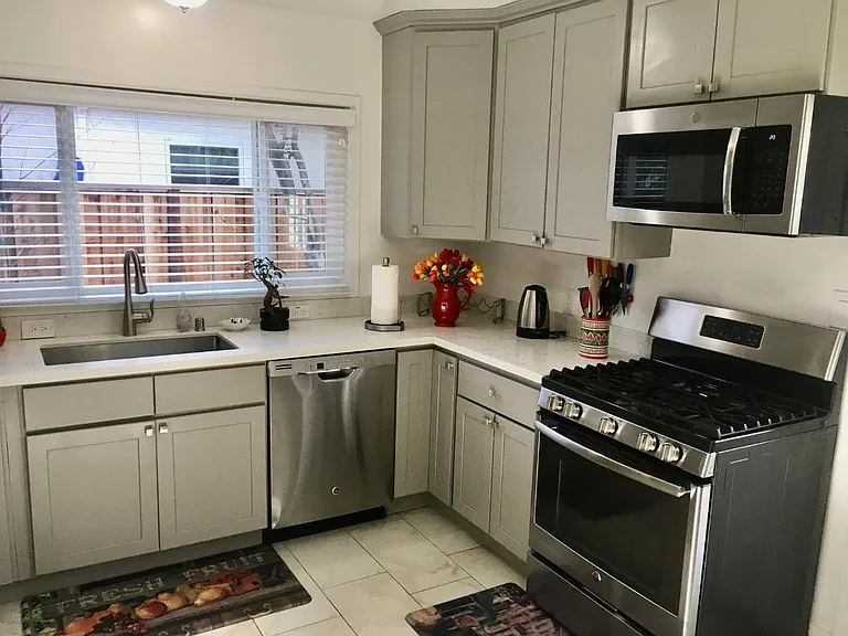 2752 Byron St — Photo 3