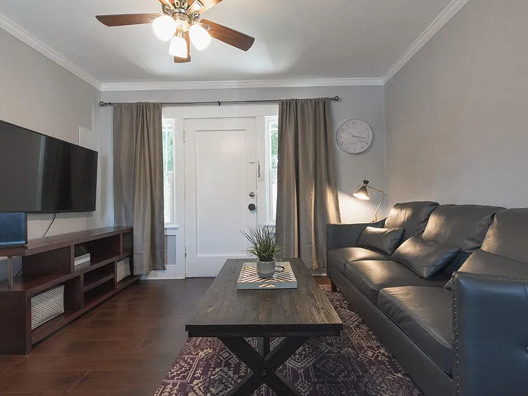 766 N El Centro Ave — Photo 8
