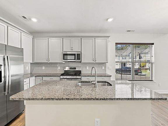 3rd image of 1024 Heartstone Way