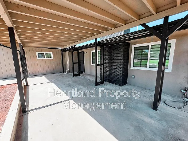 3 bed, 2.0 bath, 1568 sqft, $4,150 — Photo 3