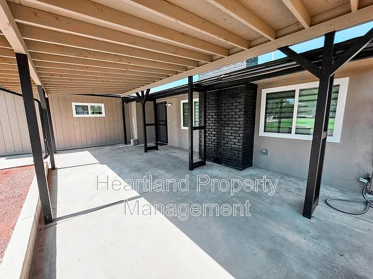 640 Claydelle Ave — Photo 3
