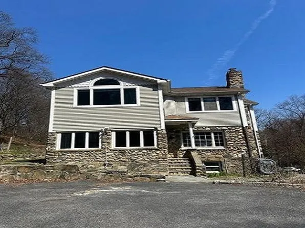 3811 Wood St, Jefferson Valley, NY 10535