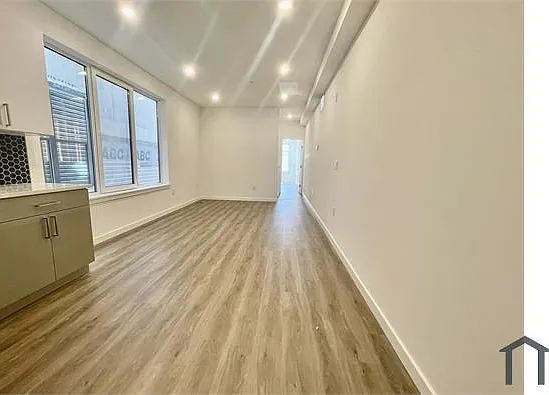1 bed, 585 sqft, $2,000 — Photo 3