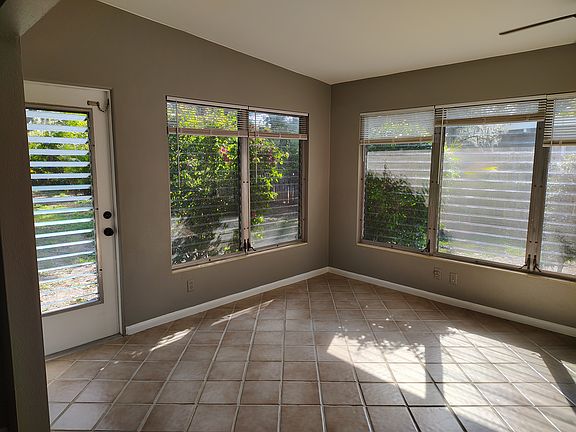 5th image of 2362 Hillview St
