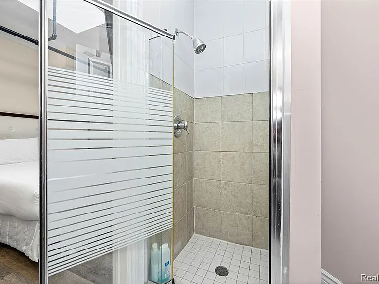 207 N Main St #B — Photo 22