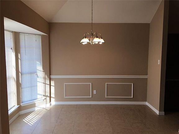 4th image of 6017 Hilltop Dr