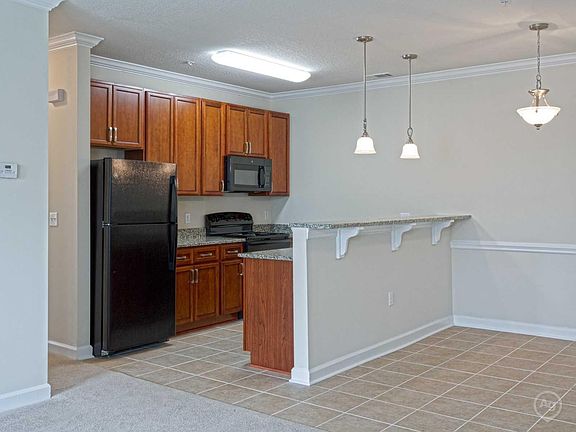Kitchen & Dining Area