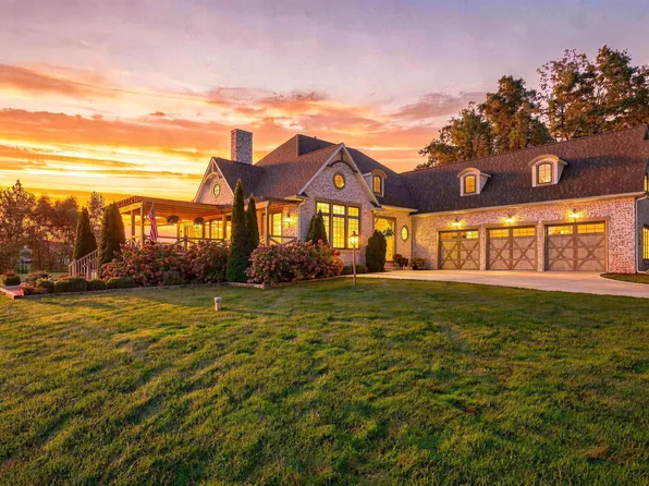 5933 Deer Hollow Rd, Auburn, IN 46706