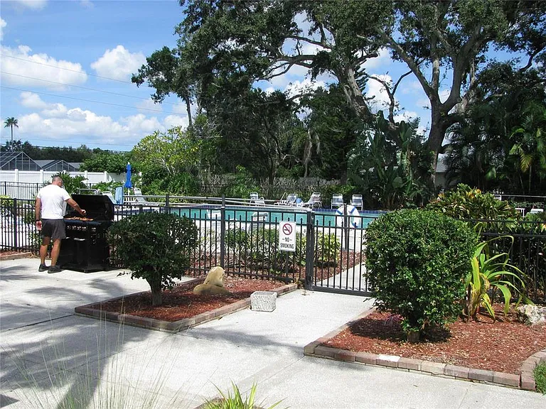 7461 W Country Club Dr N #208 — Photo 27