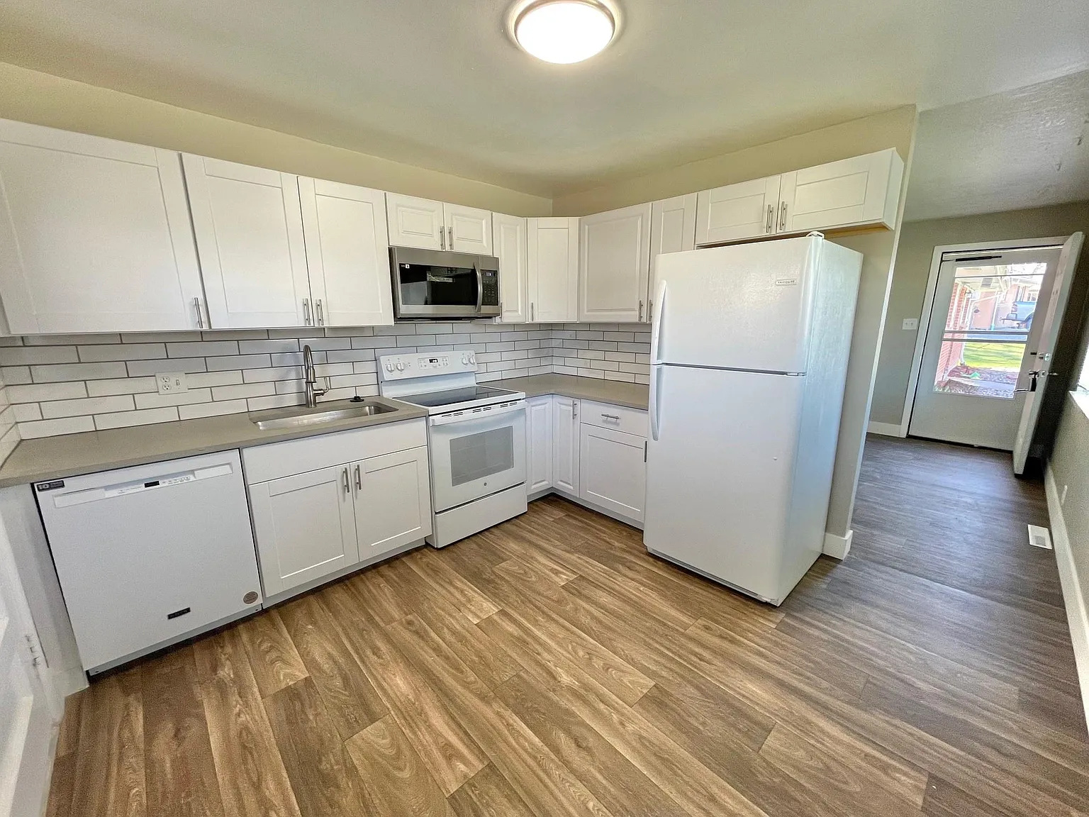 2 bed, 750 sqft, $1,800 — Photo 4
