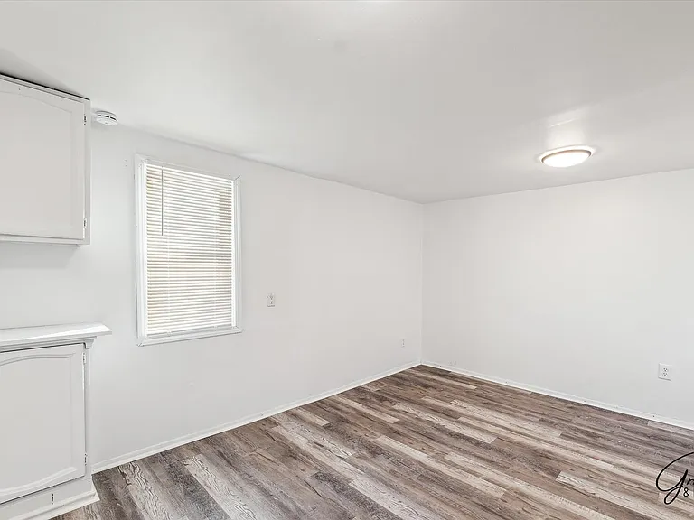 2615 Emmons Ave — Photo 16