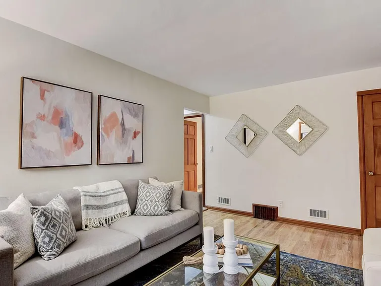 115 E Henry Clay St — Photo 5