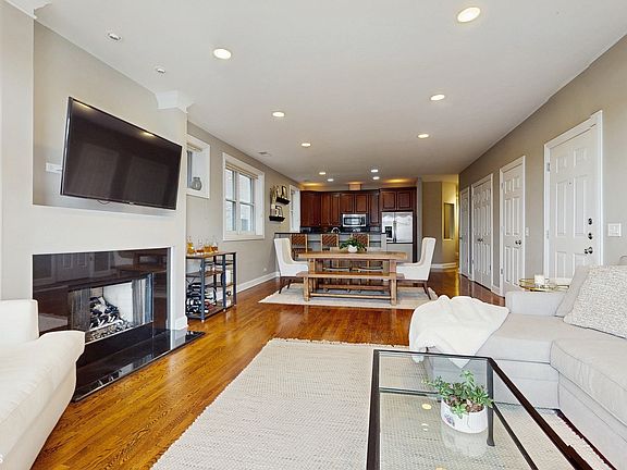 3rd image of 3543 N Southport Ave APT 3N