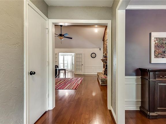 5th image of 504 Hinsdale Dr