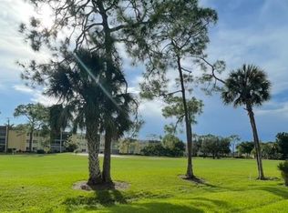 267 Quail Forest Blvd APT 111, Naples, FL 34105
