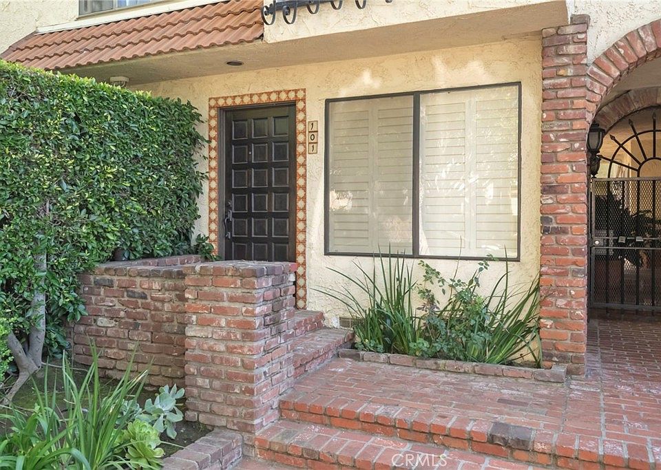1st image of 1323 S Carmelina Ave APT 101