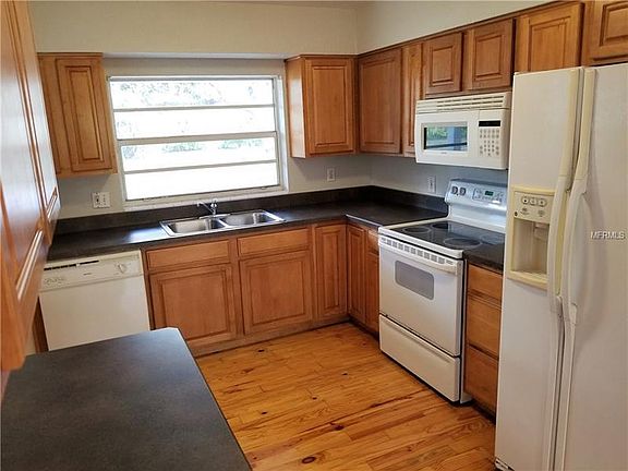 3rd image of 242 W Winter Park St