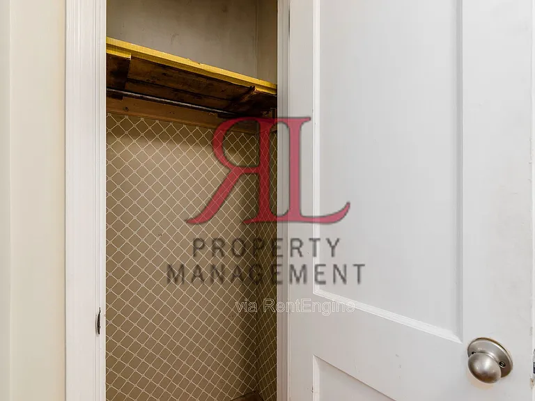 317 E Royal Forest Blvd — Photo 19