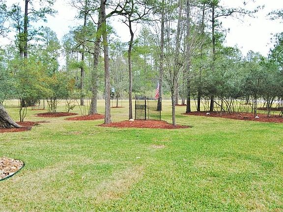 VIEW OF THE FRONT YARD