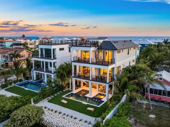 114 8th St S, Bradenton Beach, FL 34217