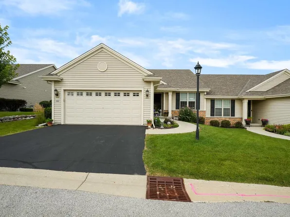 482 Woodfield CIRCLE, Waterford, WI 53185