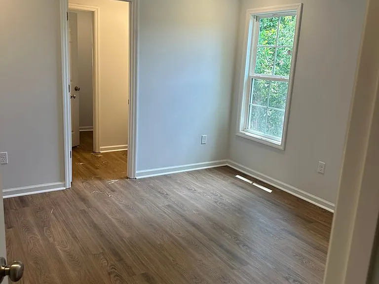 1528 Woodard St — Photo 8