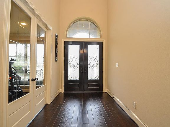 5th image of 2702 Carriage Hollow Ln