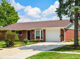 713 Parkside Cir, Streamwood, IL 60107