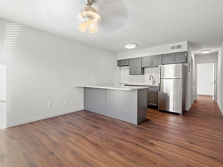 124 Cox St — Photo 5