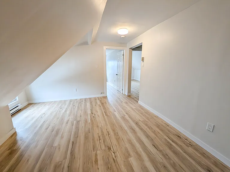 67 7th St #5 — Photo 6