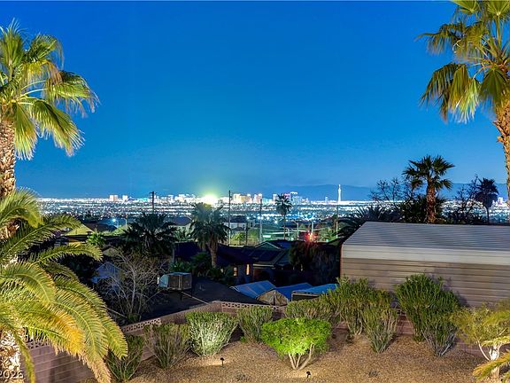 3rd image of 1645 Stonehill Rd