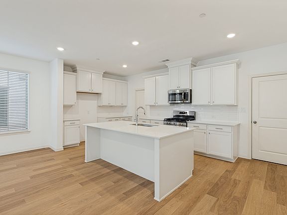 4th image of 4766 Lunker St