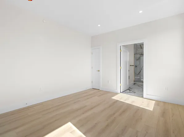 4525 Bergenwood Avenue image 33 of 74