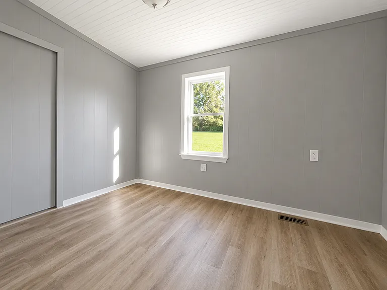 718 E Brady Rd — Photo 8