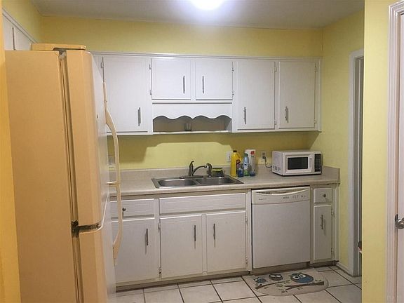 3rd image of 4807 Birchwood Pl