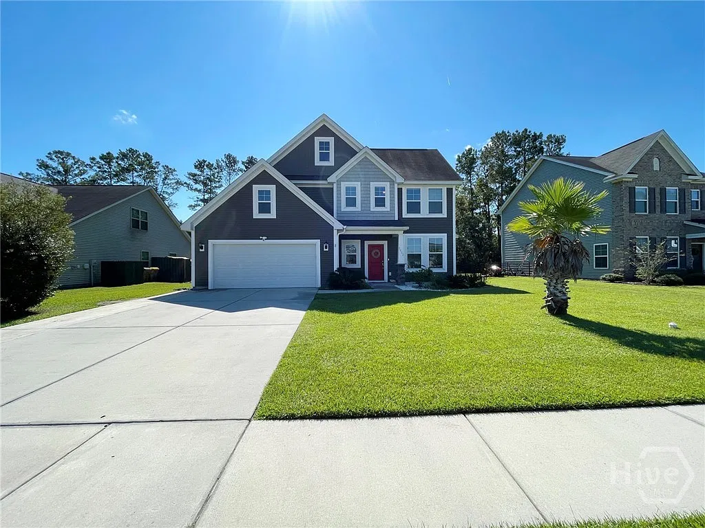 5 bed, 2.5 bath, 2322 sqft, $2,950 — Photo 2