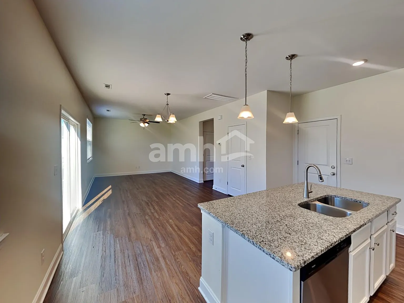 3 bed, 2.5 bath, 1973 sqft, $2,400 — Photo 4