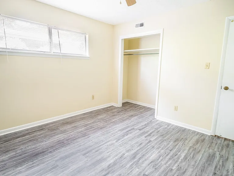 410 Church Ave NE — Photo 18